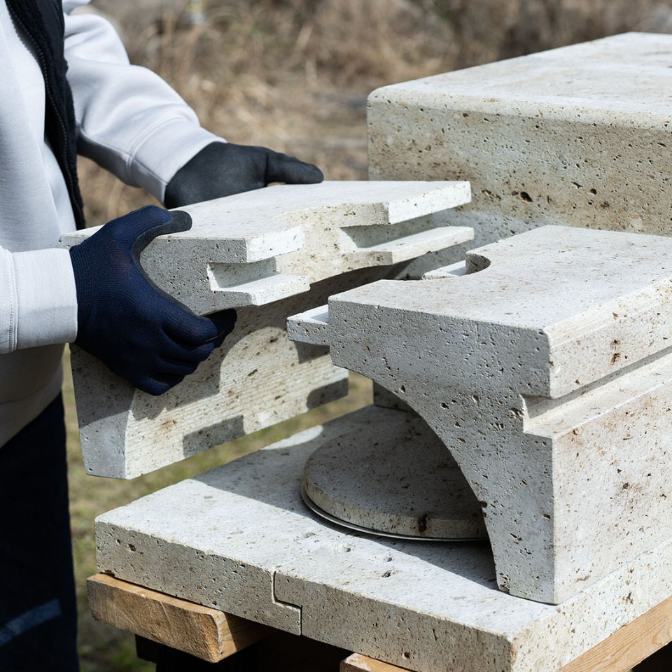 石屋の職人が仕上げた精巧なつくり