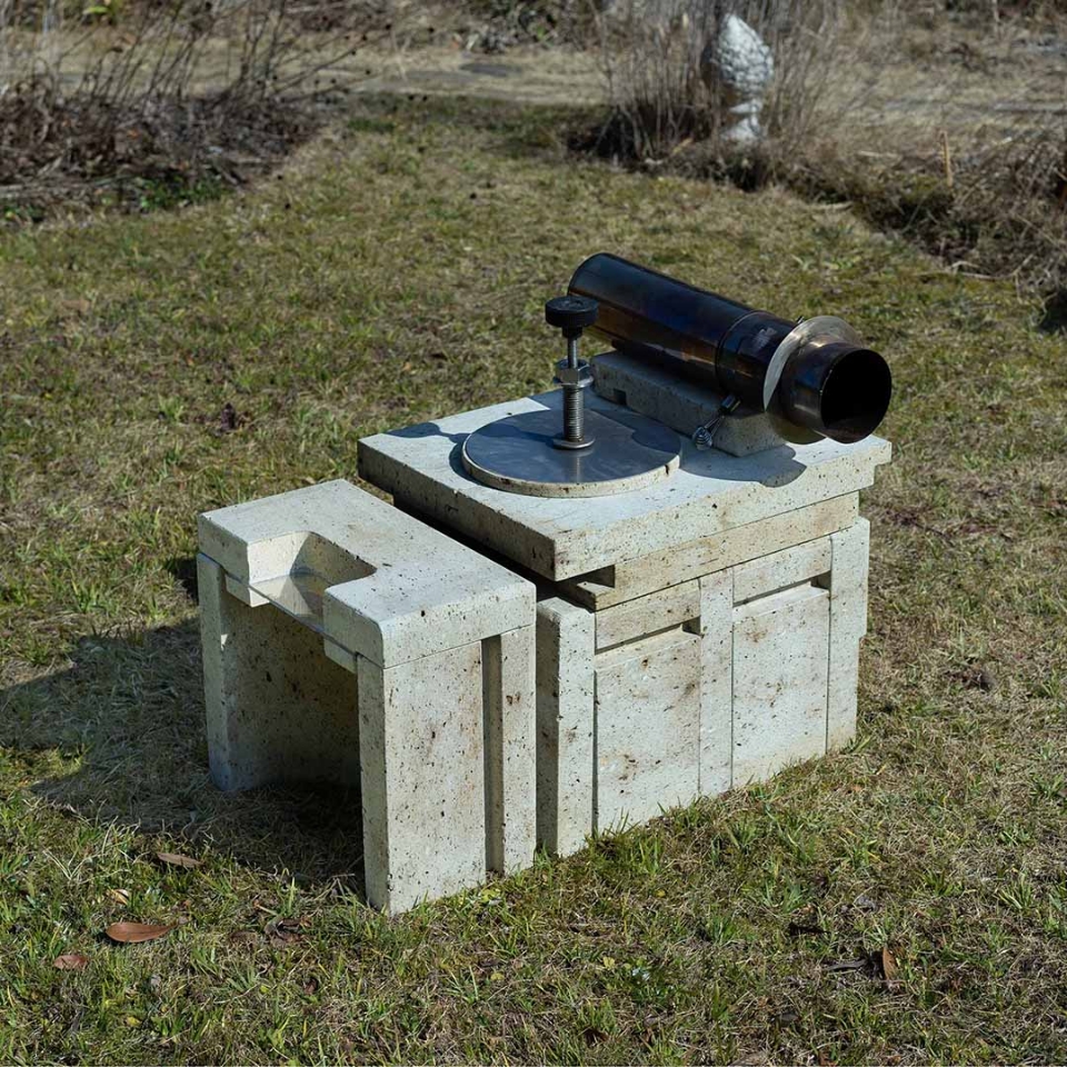 “石”でポータブル式小さなお庭でも設置可能